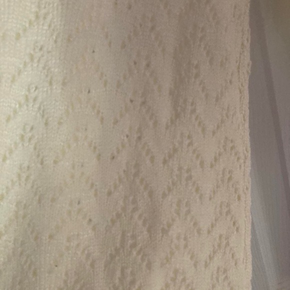 Adorable coquette white cropped sweater with detailed sleeves - Picture 4 of 4